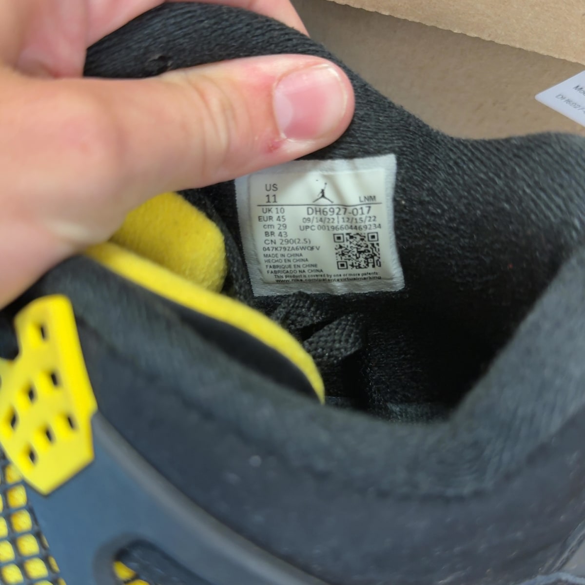 Jordan 4 Retro Thunder (2023) Size 11 (Pre-Owned) - Image 7