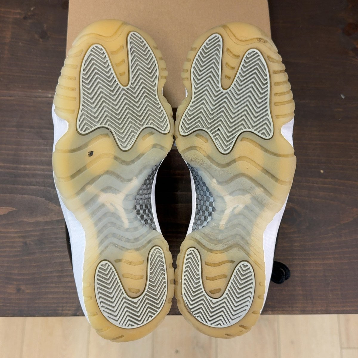 Jordan 11 Retro Jubilee 25th Anniversary Size 10 (Pre-Owned) - Image 8