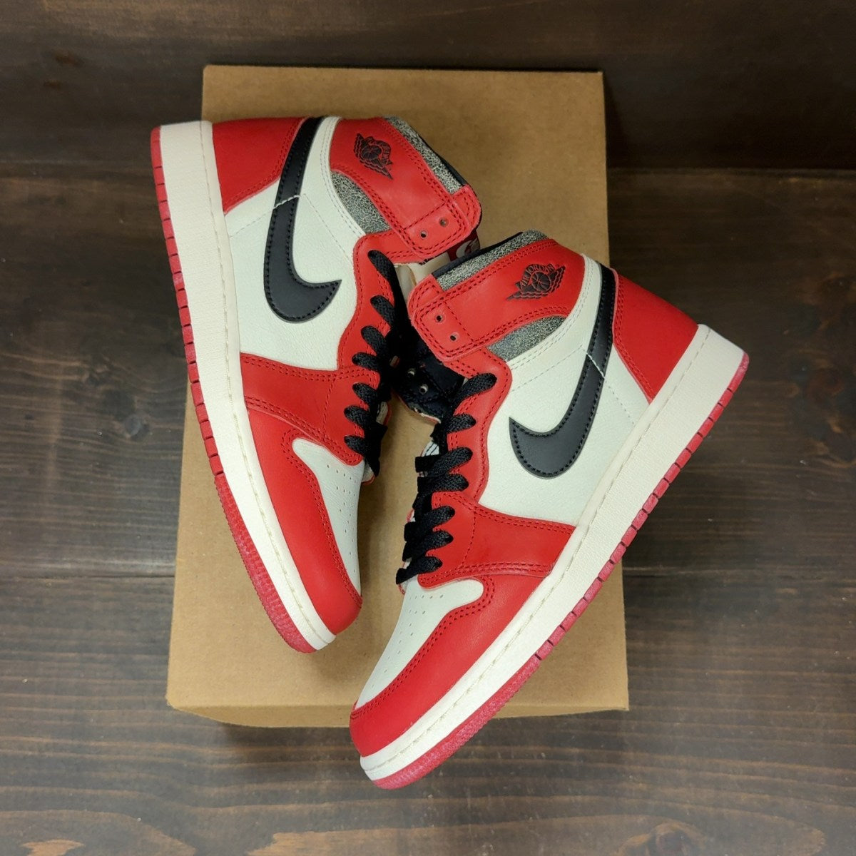 Jordan 1 Retro High OG Chicago Lost and Found (GS) Size 7Y (Pre-Owned) - Image 2