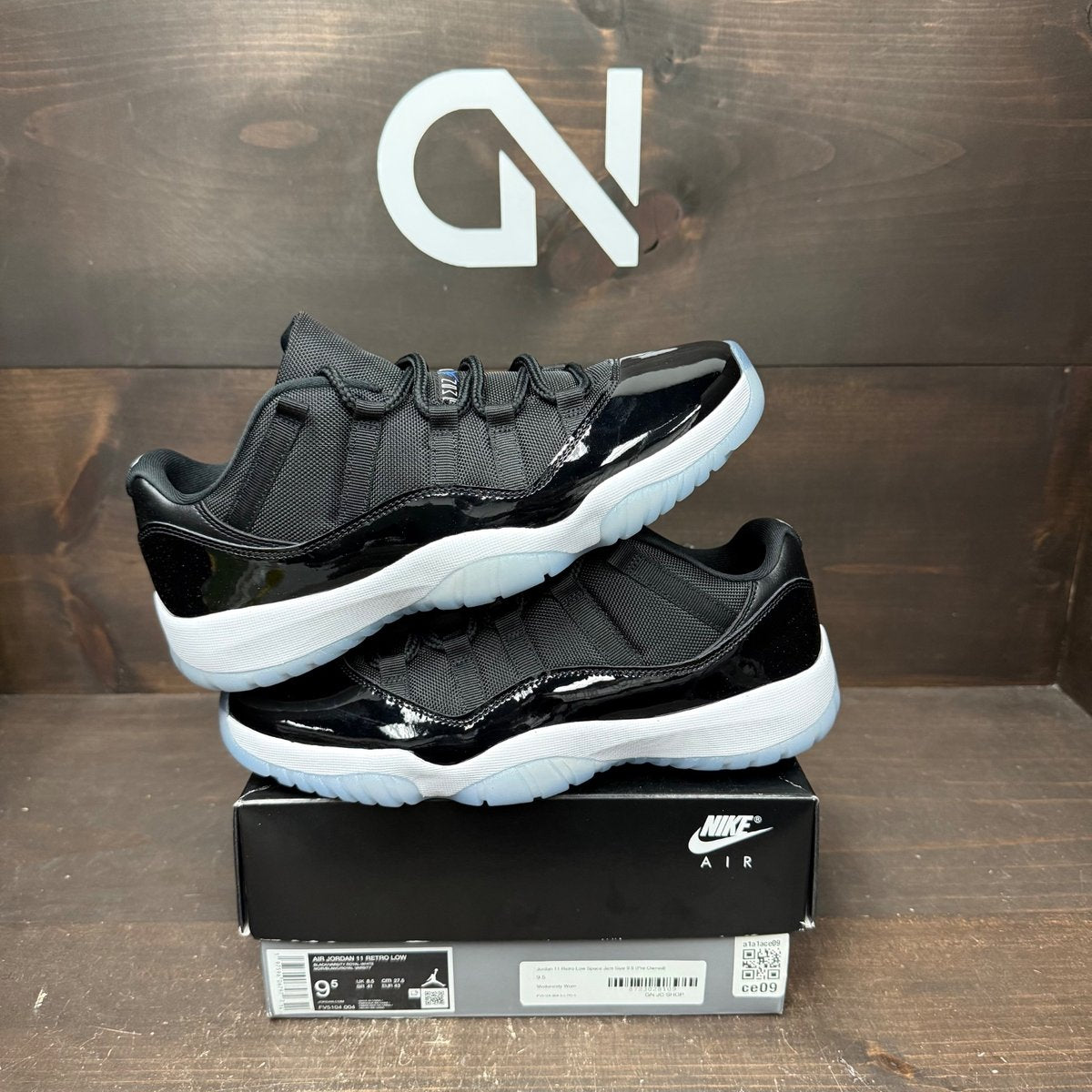 Jordan 11 Retro Low Space Jam Size 9.5 (Pre-Owned) - front