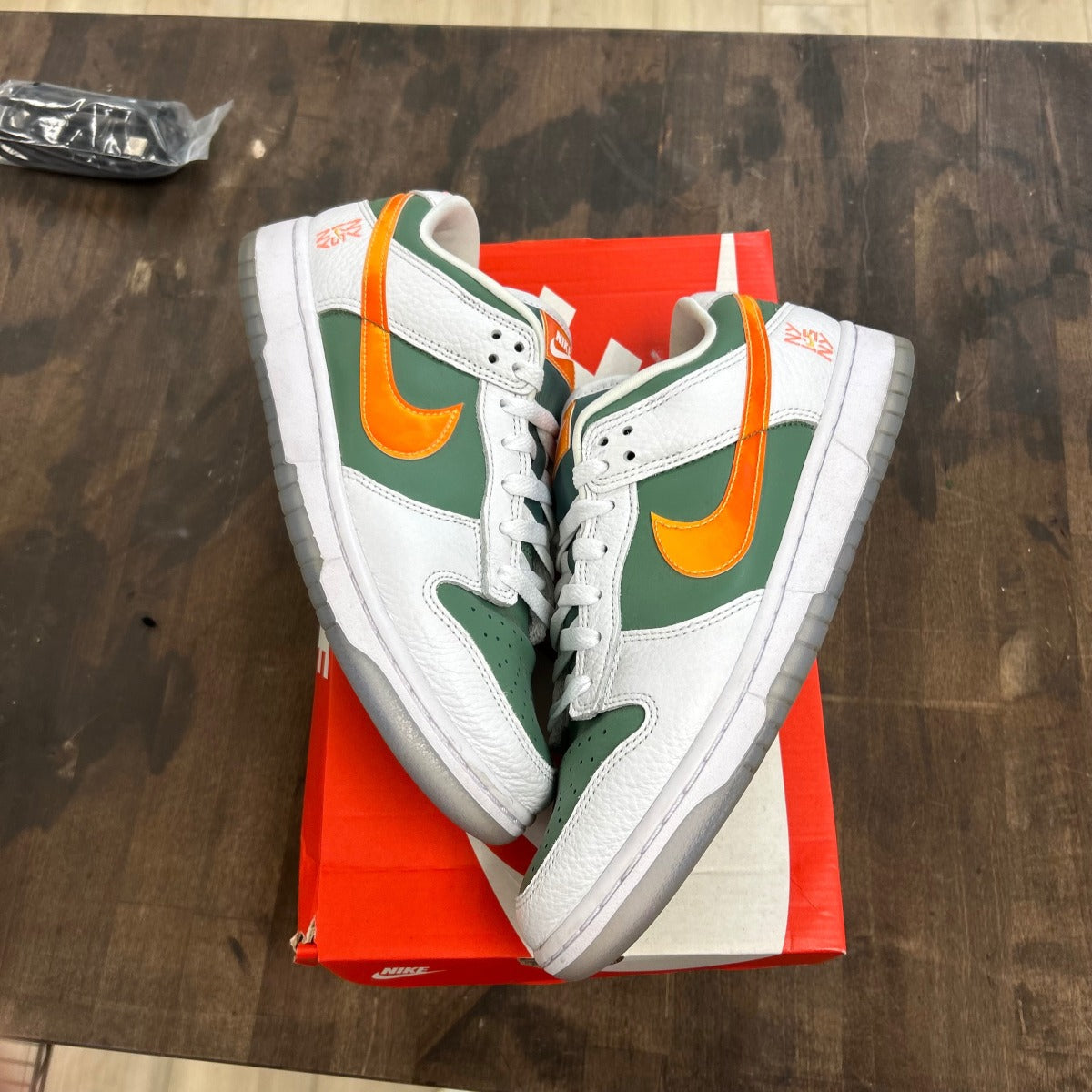 Nike Dunk Low SE NY vs. NY - Image 1