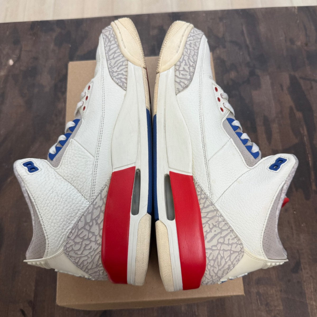 Jordan 3 Retro International Flight Size 13 (Pre-Owned) - Image 4