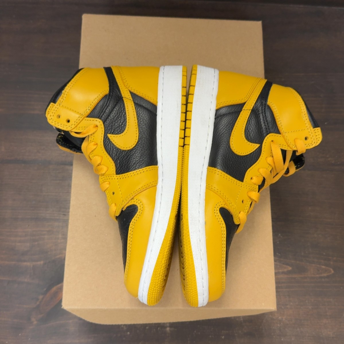 Jordan 1 Retro High OG Pollen (GS) Size 5Y (Pre-Owned) - Image 4
