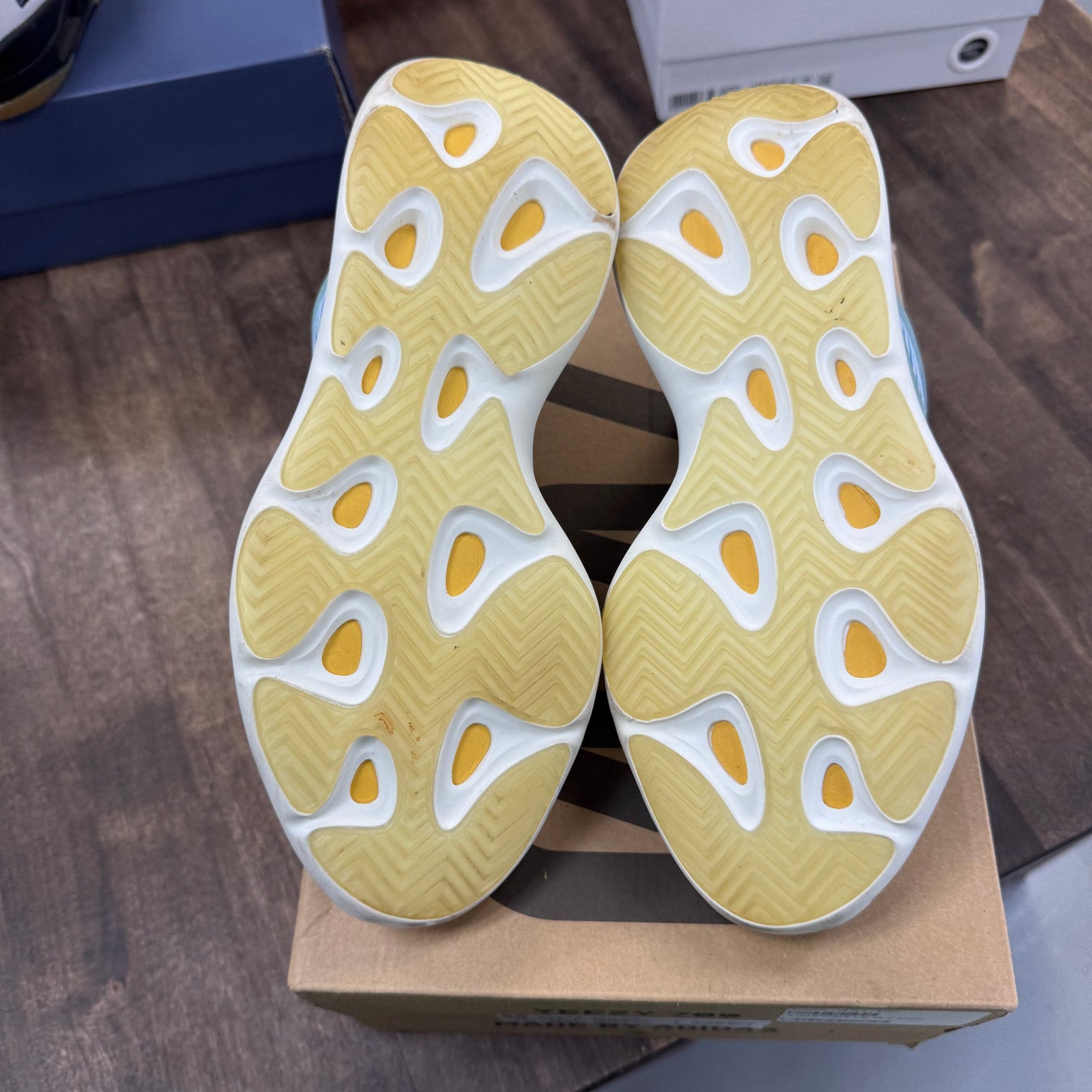 Arzareth Yeezy 700 V3 (USED, Replacement Box)