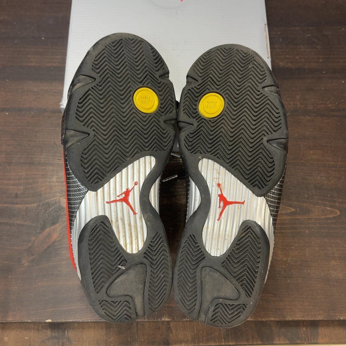 Jordan 14 Retro Ferrari (2025) Size 8.5 (Pre-Owned) - aux