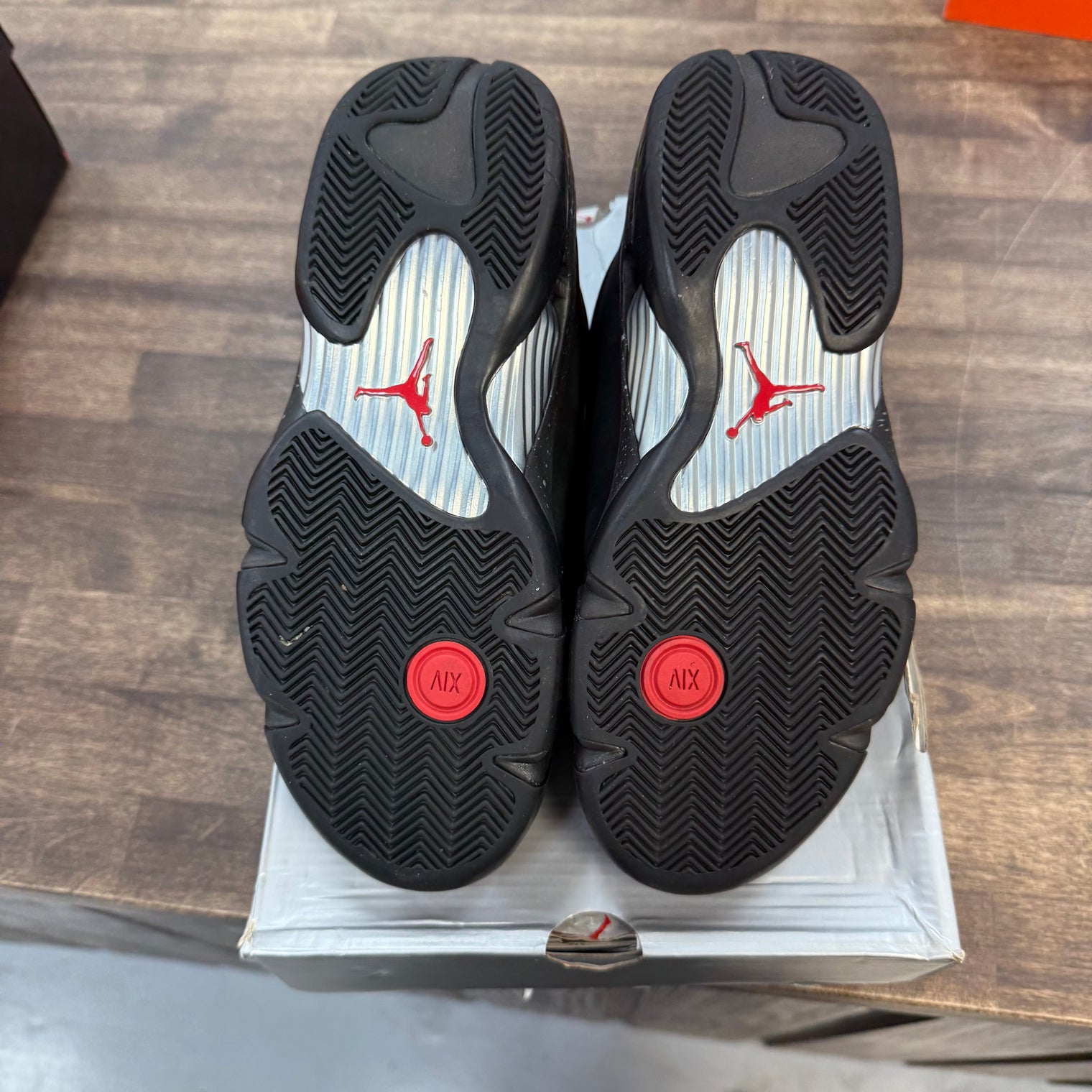 (W) Lipstick Jordan 14 Low (USED)