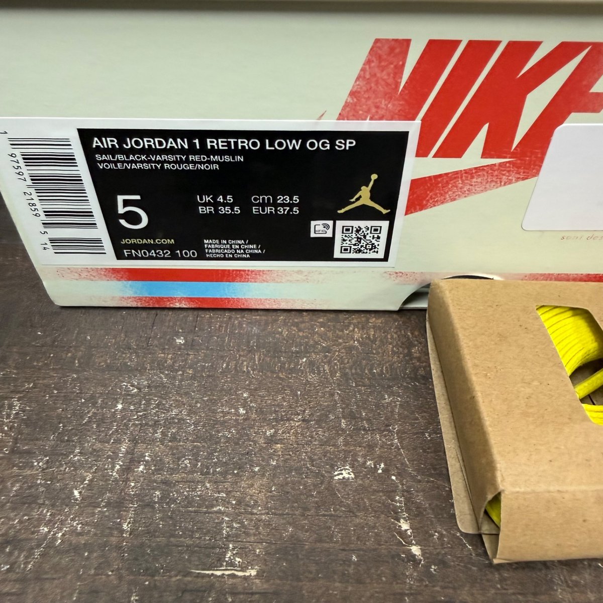 Jordan 1 Retro Low OG Trophy Room Rookie Card Away Size 5 (Pre-Owned) - aux