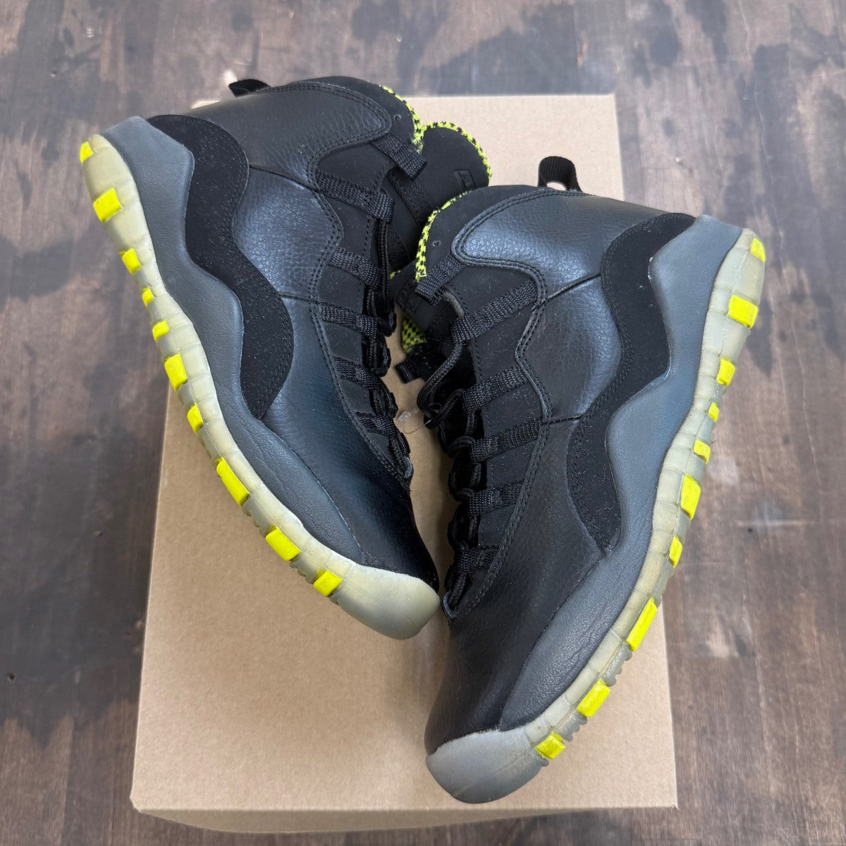 Jordan 10 Retro Venom Green Size 6Y (Pre-Owned) - Image 1