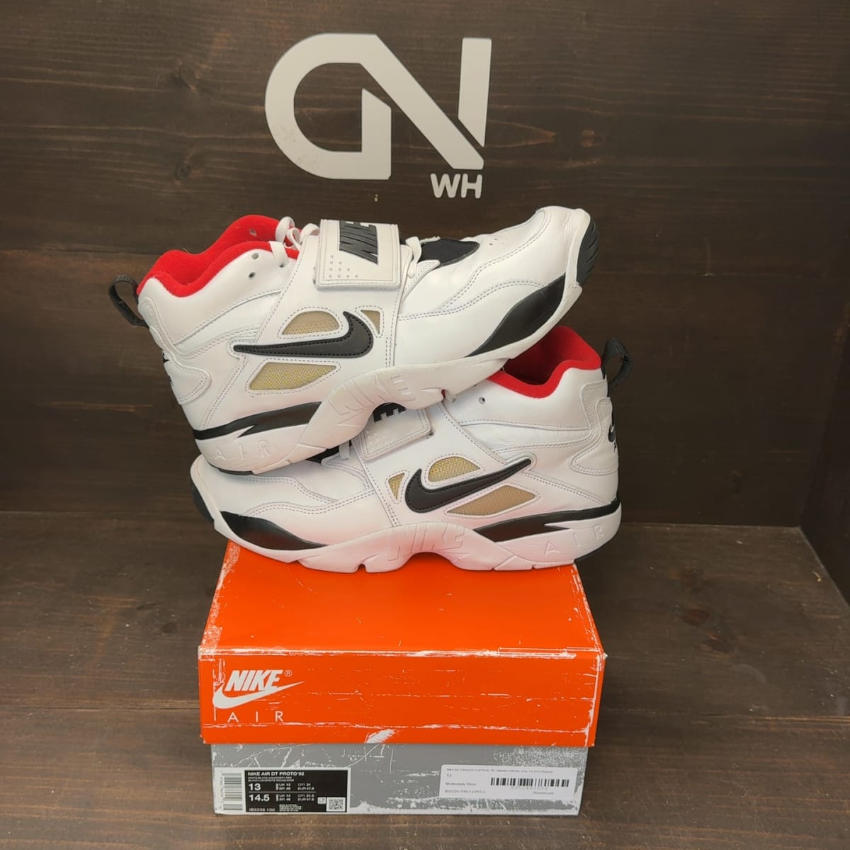 Nike Air Diamond Turf Proto '92 Atlanta Falcons Size 13 (Pre-Owned) - front