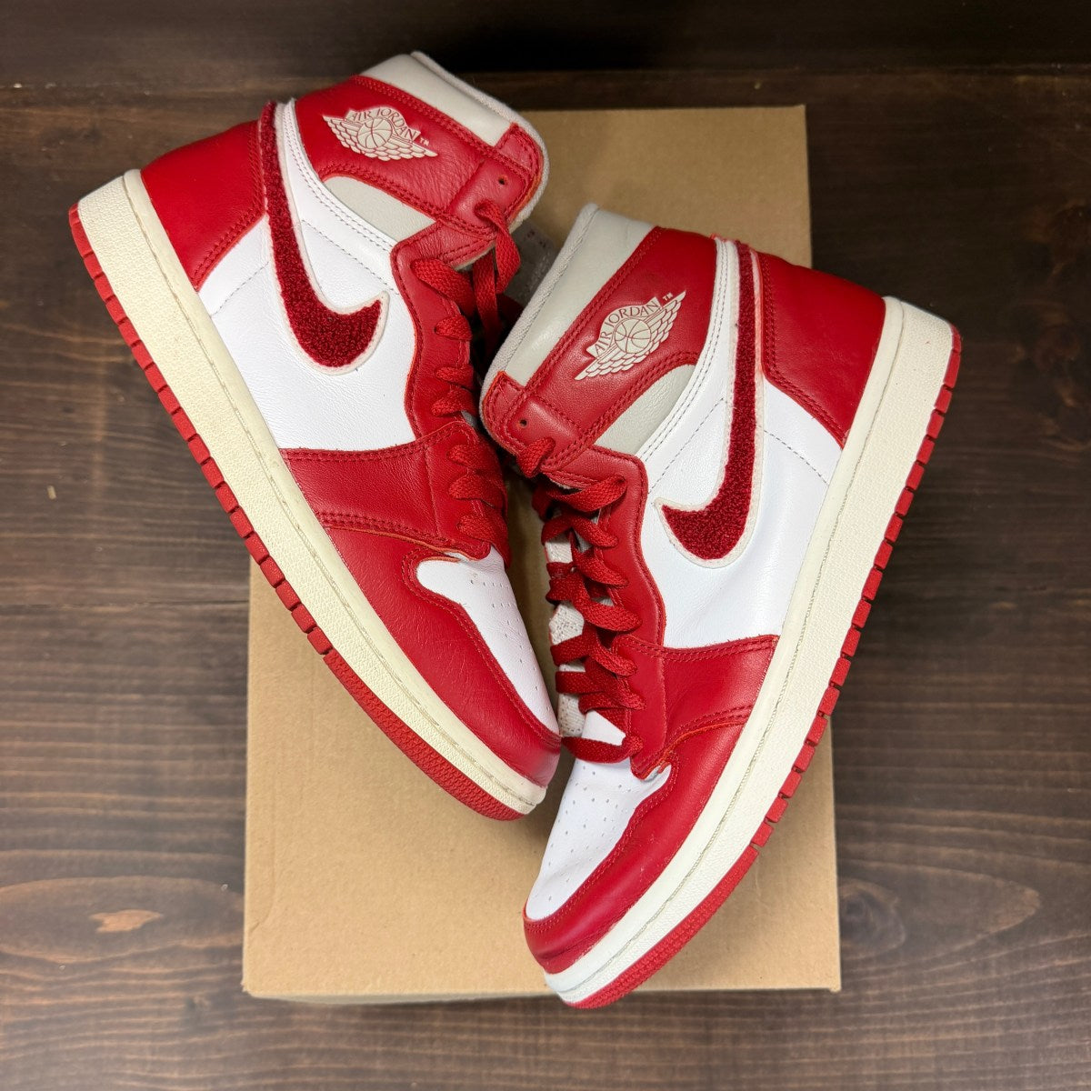 Jordan 1 Retro High OG Varsity Red (Women's) Size 8.5W (Pre-Owned) - Image 2