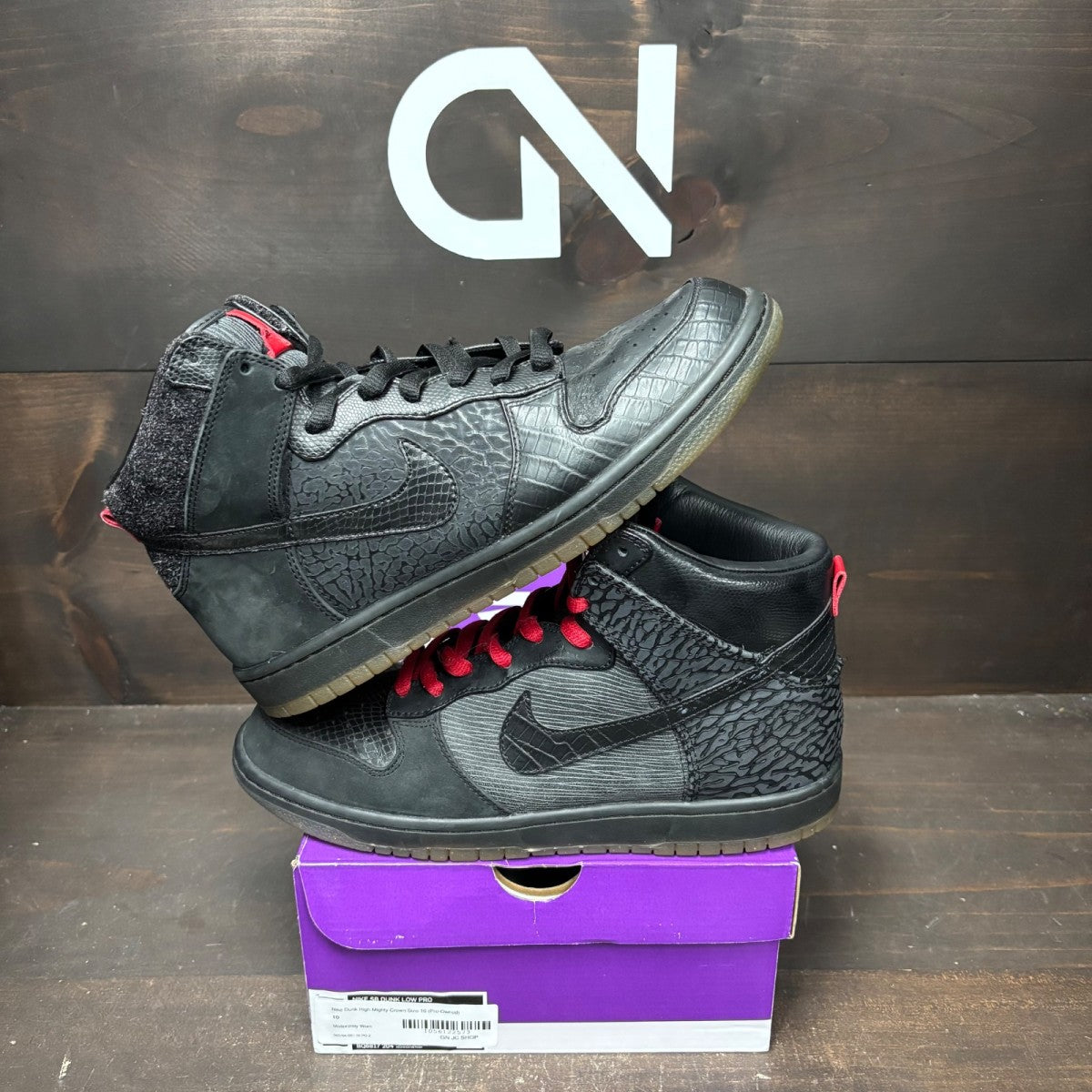 Nike Dunk High Mighty Crown Size 10 (Pre-Owned) - Image 1