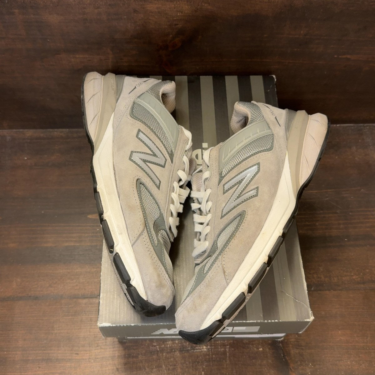 New Balance 990v5 Grey Size 9.5 (Pre-Owned) - Image 2