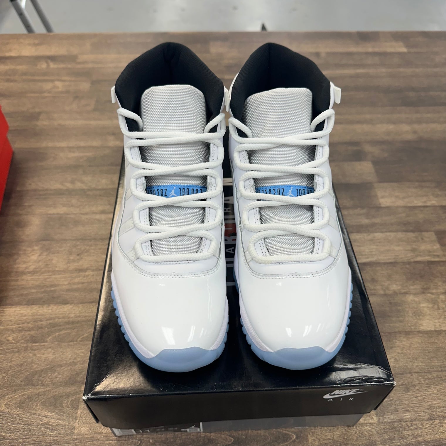 Legend Blue Jordan 11 Retro (2024) (USED)