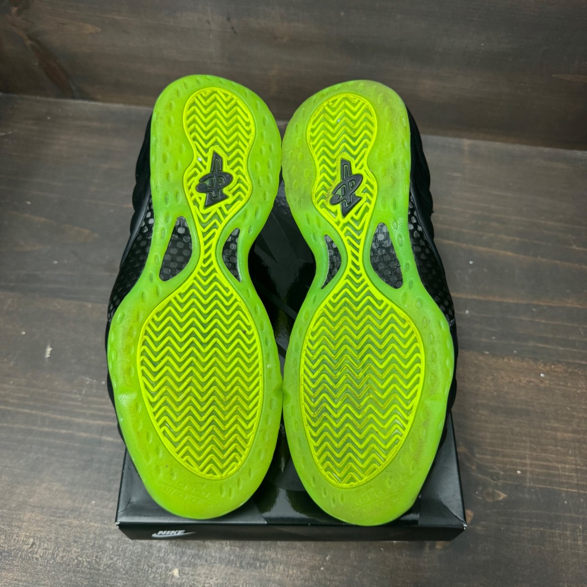 Nike Air Foamposite One Black Volt - Image 6