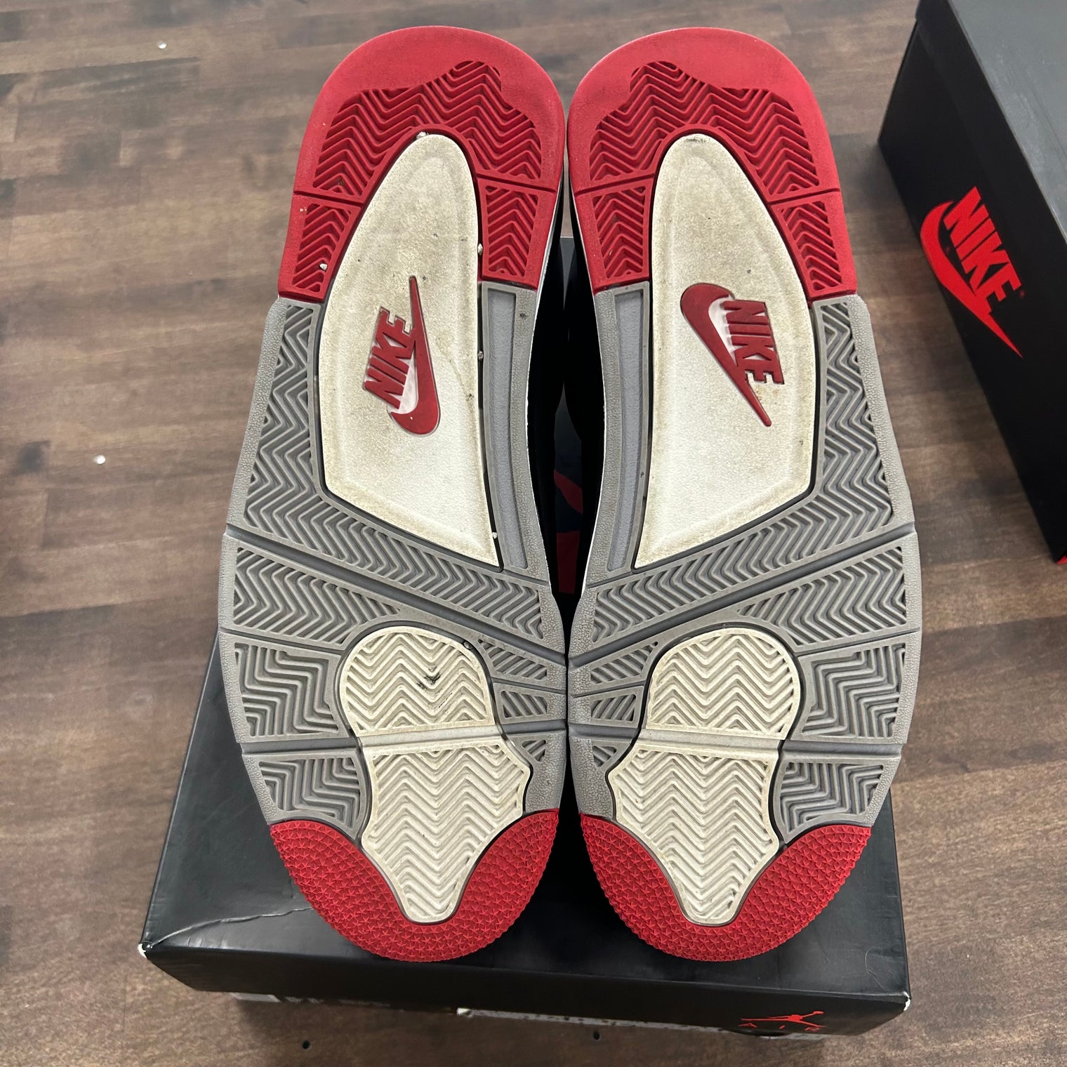 Bred Jordan 4 (2019) (USED)