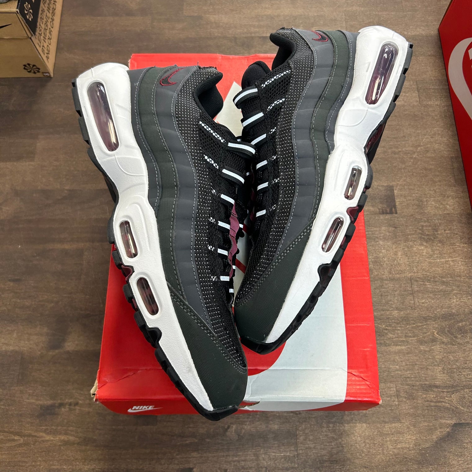 Anthracite Team Red Air Max 95 (USED)