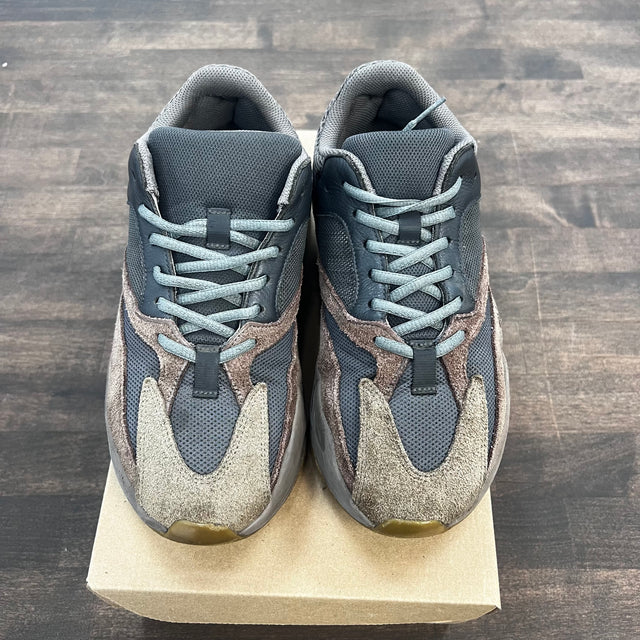 Mauve Yeezy 700 (USED, no box)