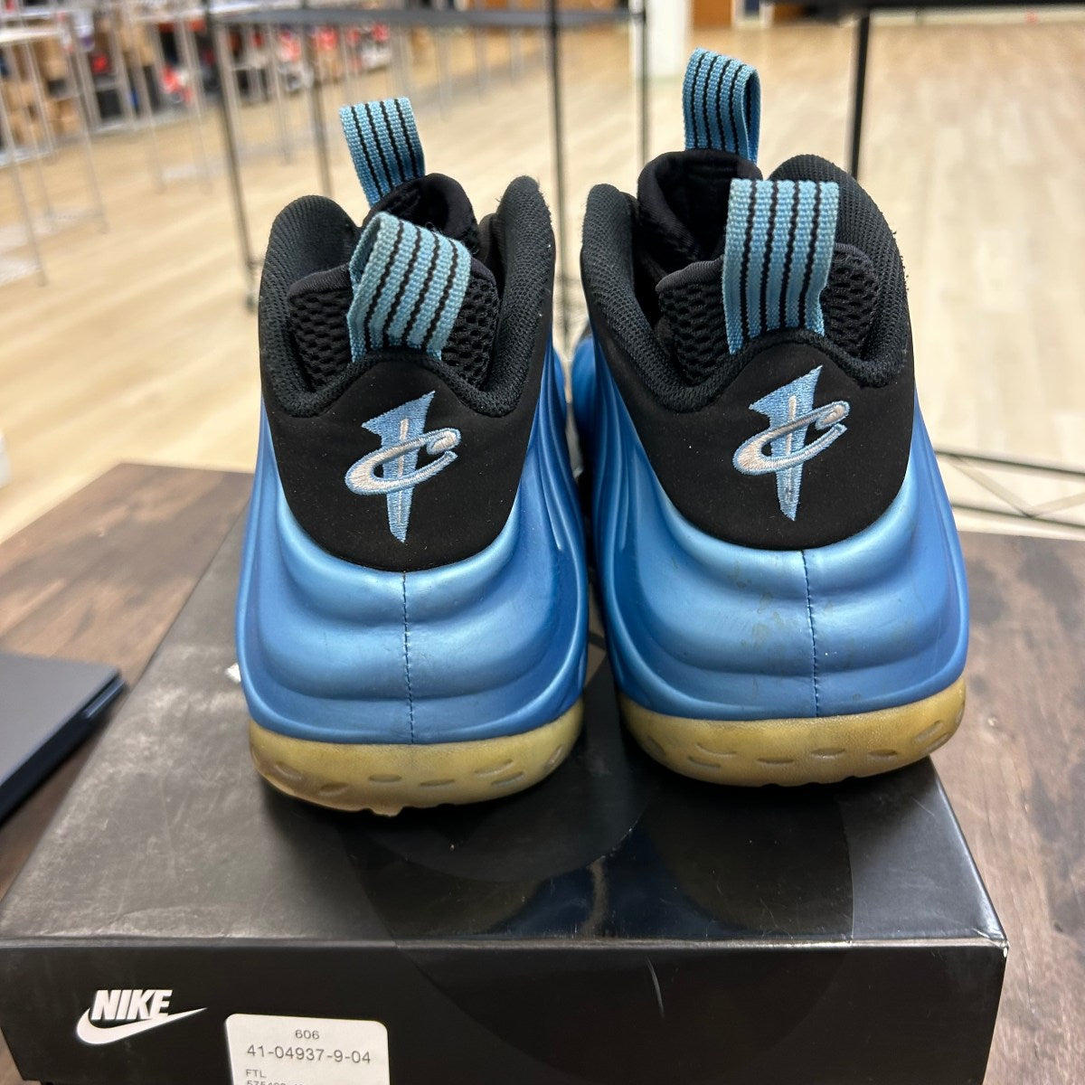 Nike Air Foamposite One University Blue Size 13 (Pre-Owned) - Image 4