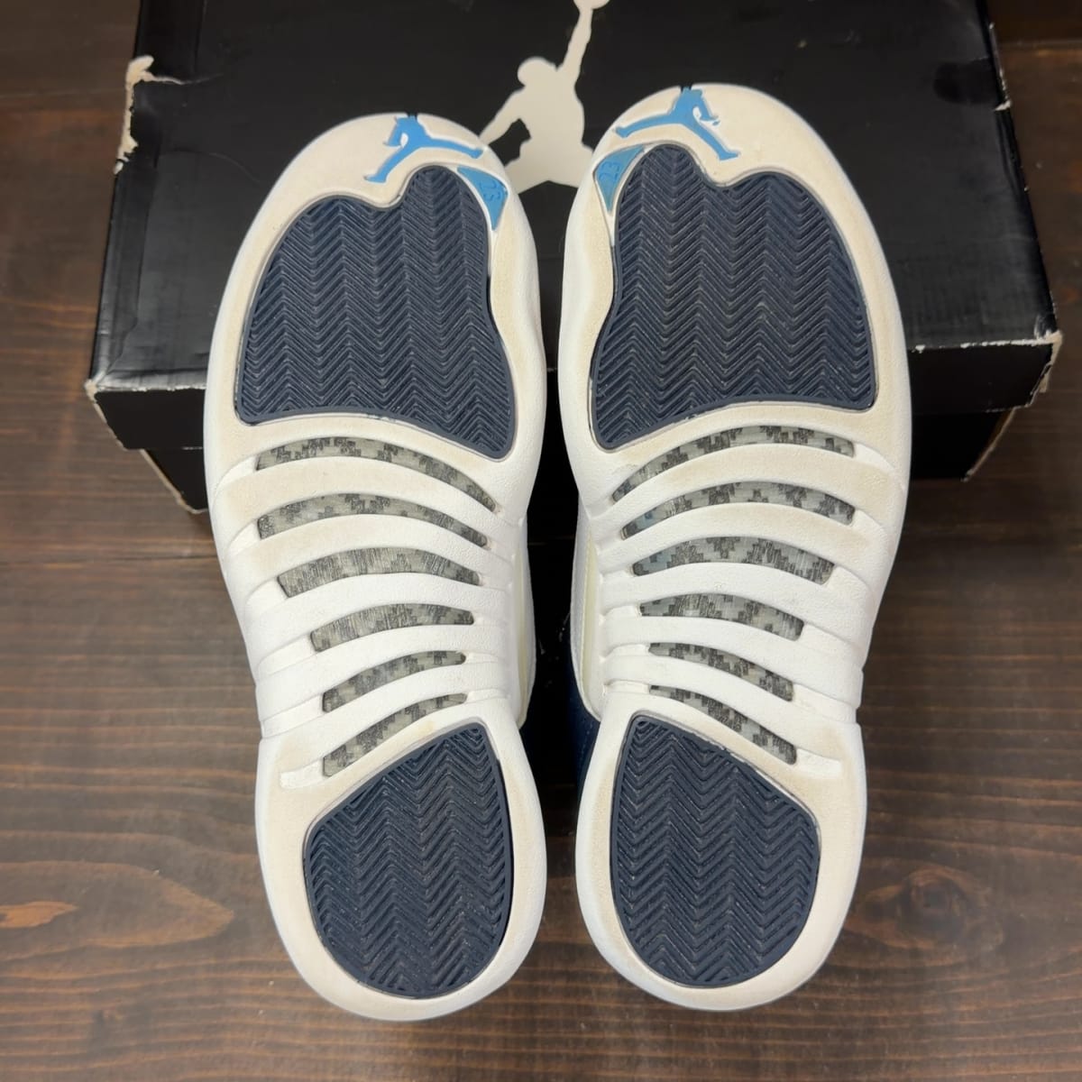 Jordan 12 Retro Obsidian (2012) Size 9.5 (Pre-Owned) - aux