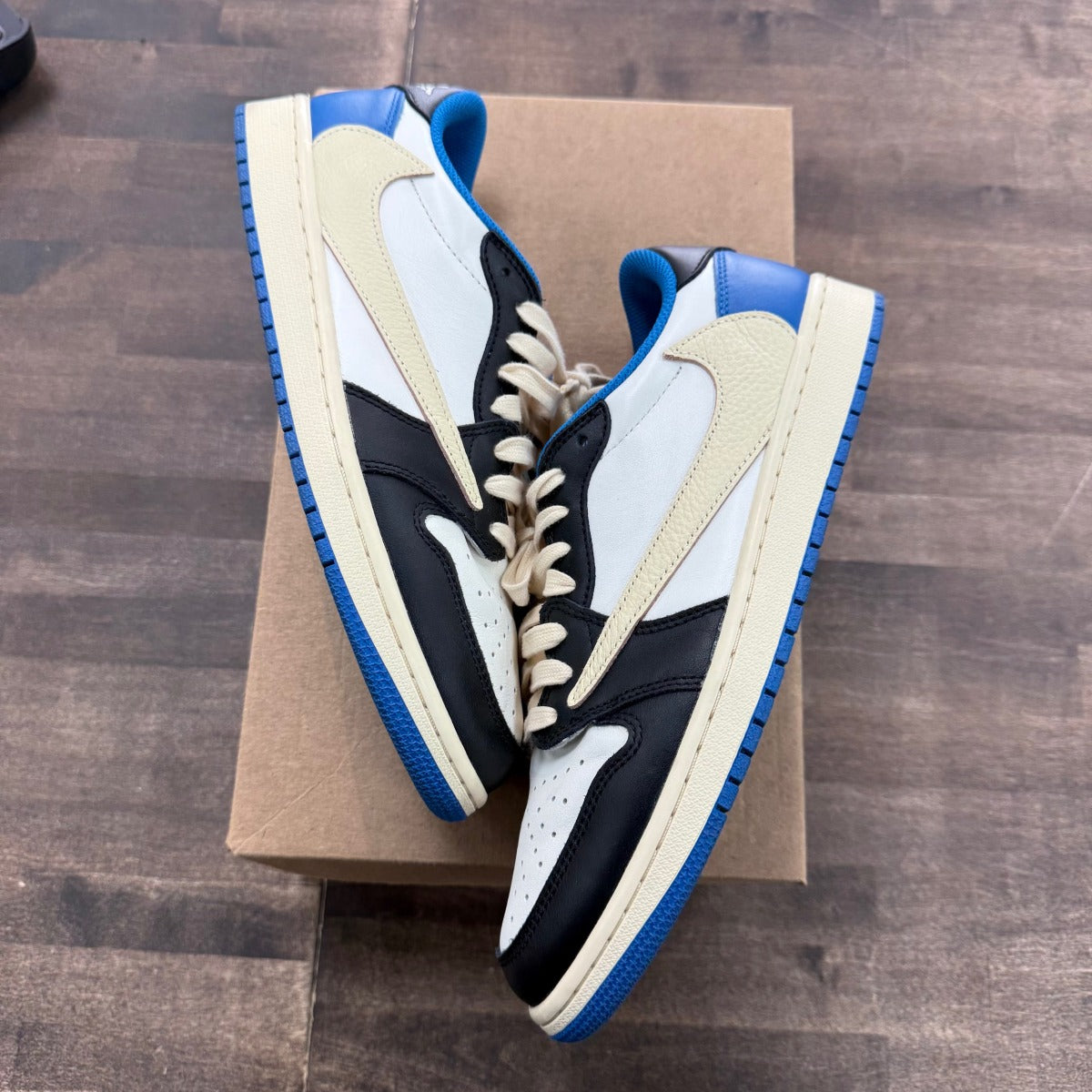 Jordan 1 Retro Low OG SP Fragment x Travis Scott Size 11 (Pre-Owned) - Image 1