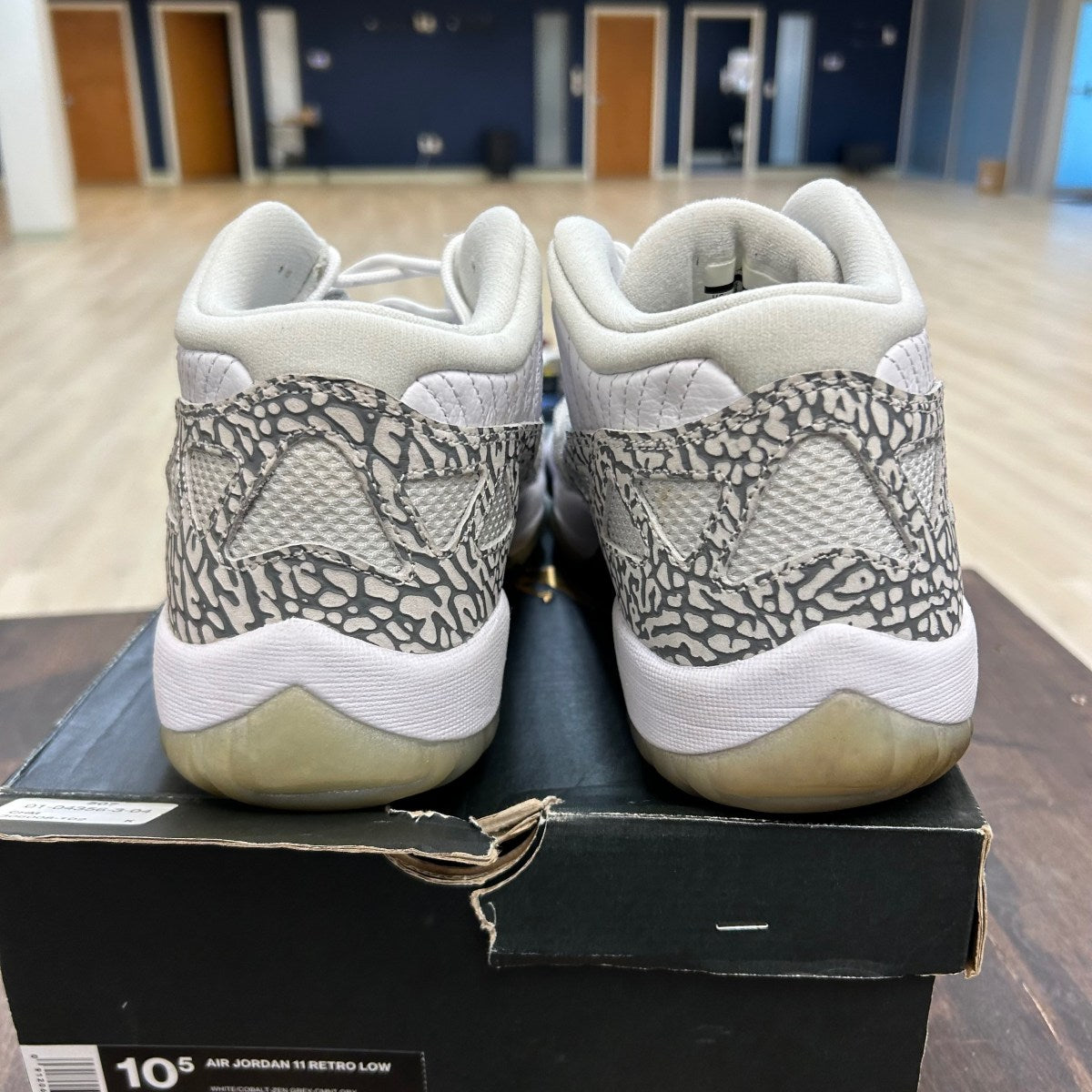 Jordan 11 Retro Low IE Cobalt (2015) - Image 4