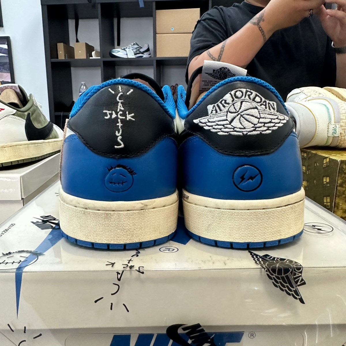 Jordan 1 Retro Low OG SP Fragment x Travis Scott - Image 4