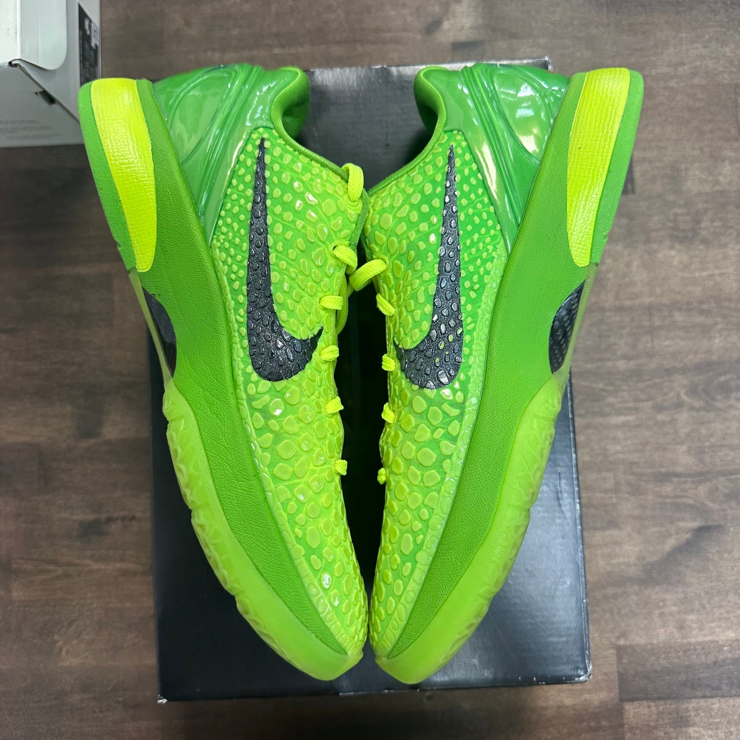 Grinch Kobe 6 Protro (Used)
