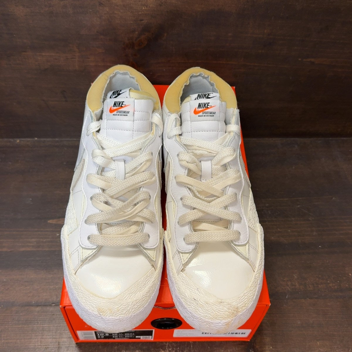 Nike Blazer Low sacai White Patent Leather Size 10.5 (Pre-Owned) - tag