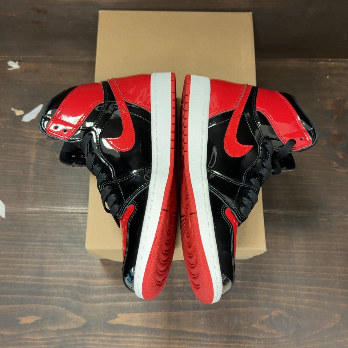 Jordan 1 Retro High OG Patent Bred Size 8.5 (Pre-Owned) - aux