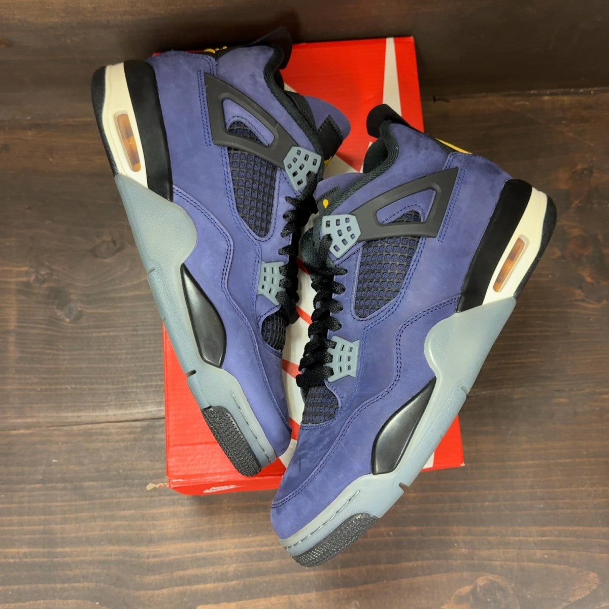 Jordan 4 Retro Lakers Size 9.5 (Pre-Owned) - Image 2