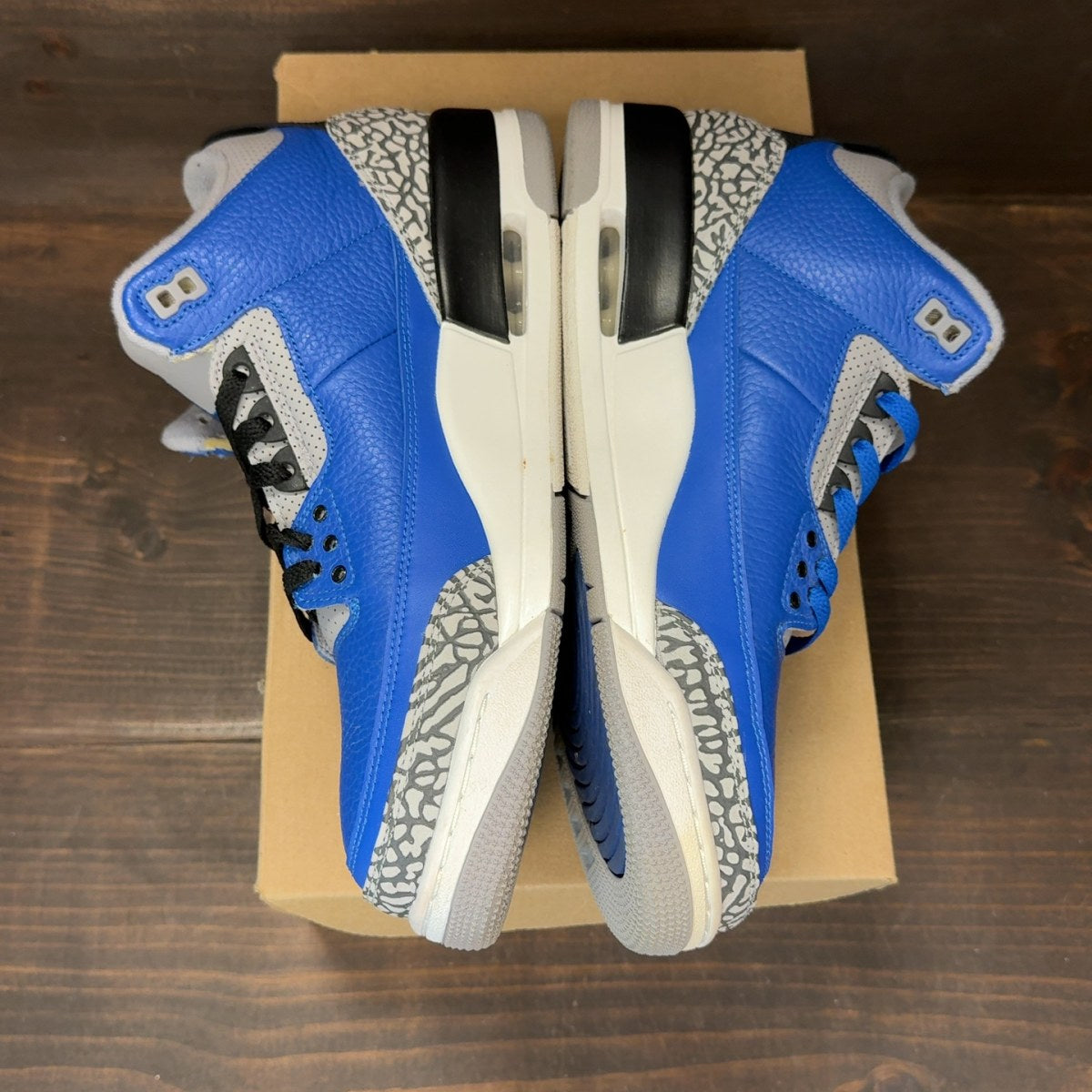 Jordan 3 Retro Varsity Royal Cement Size 11 (Pre-Owned) - Image 4