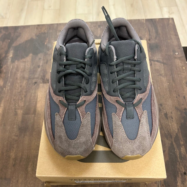 adidas Yeezy Boost 700 Mauve - Image 2
