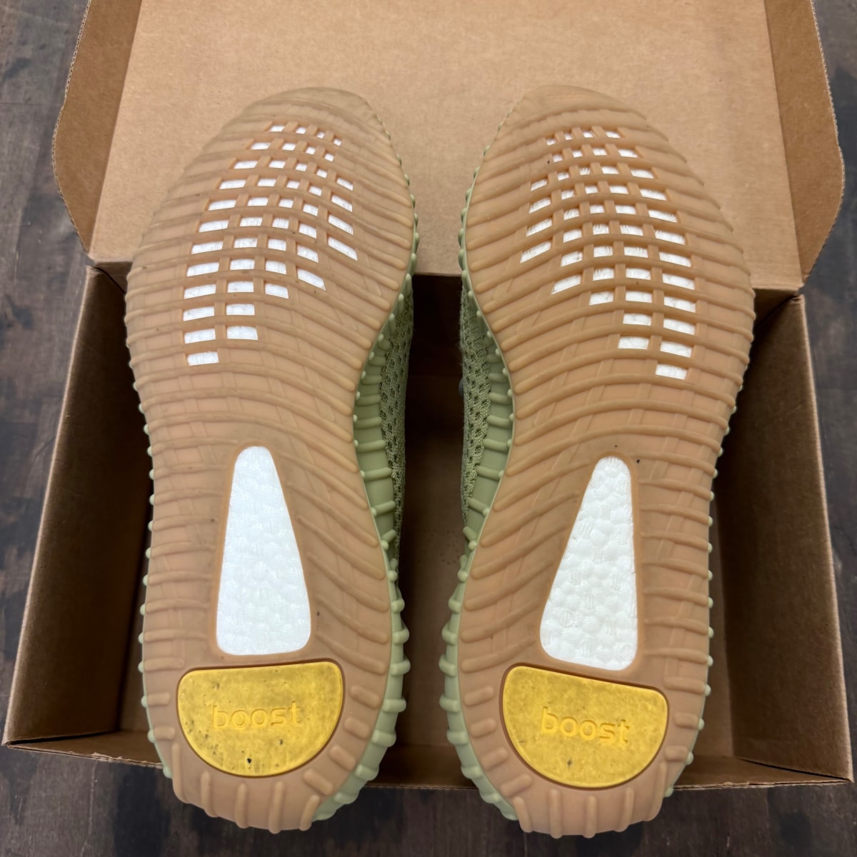 adidas Yeezy Boost 350 V2 Sulfur Size 12 (Pre-Owned) - Image 6