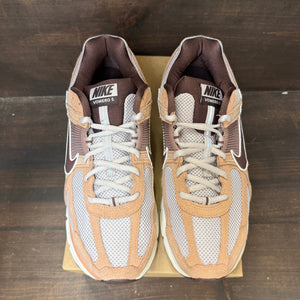 Nike Zoom Vomero 5 Dusted Clay Size 12 (Pre-Owned) - Image 2