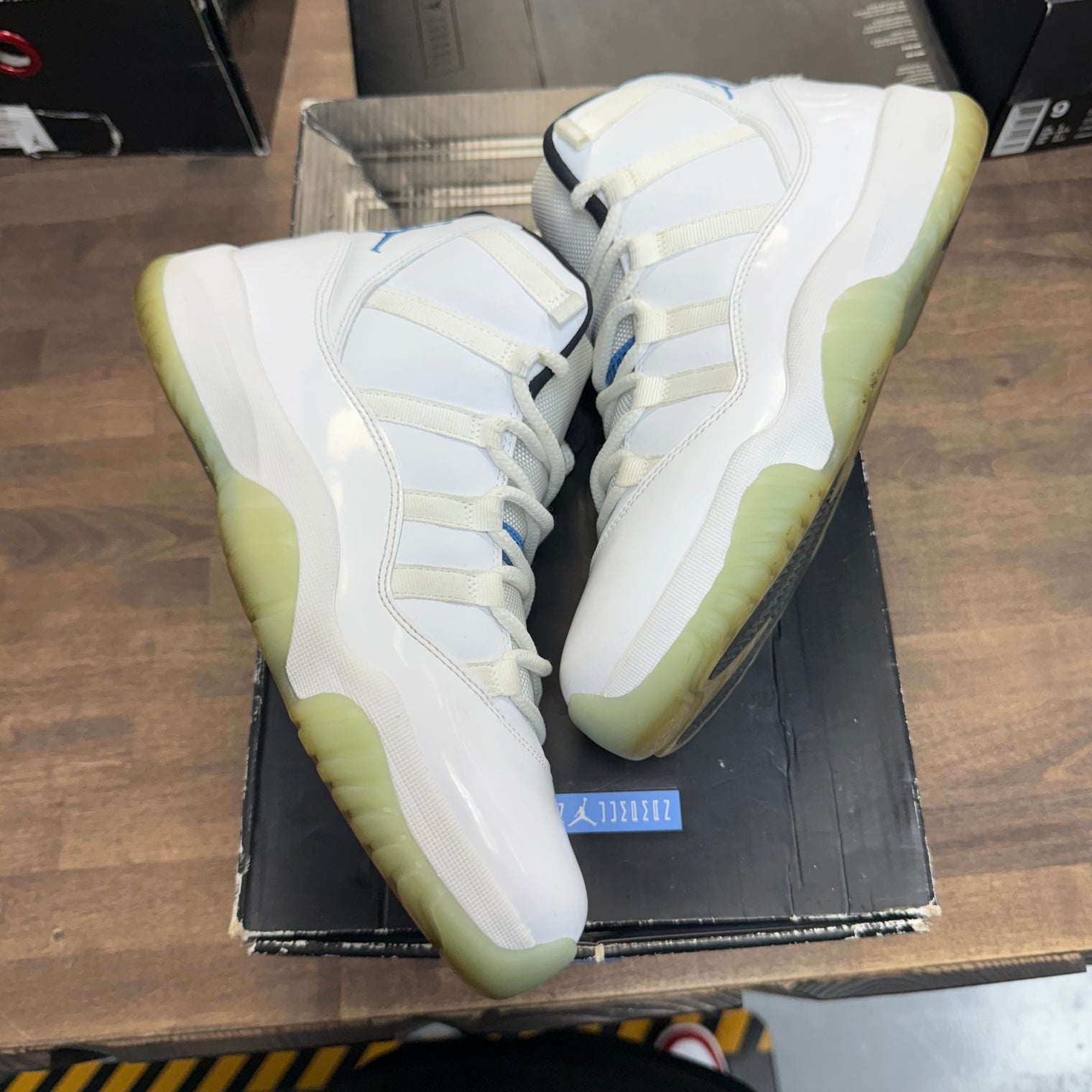 Legend Blue Jordan 11 (2014) (USED)