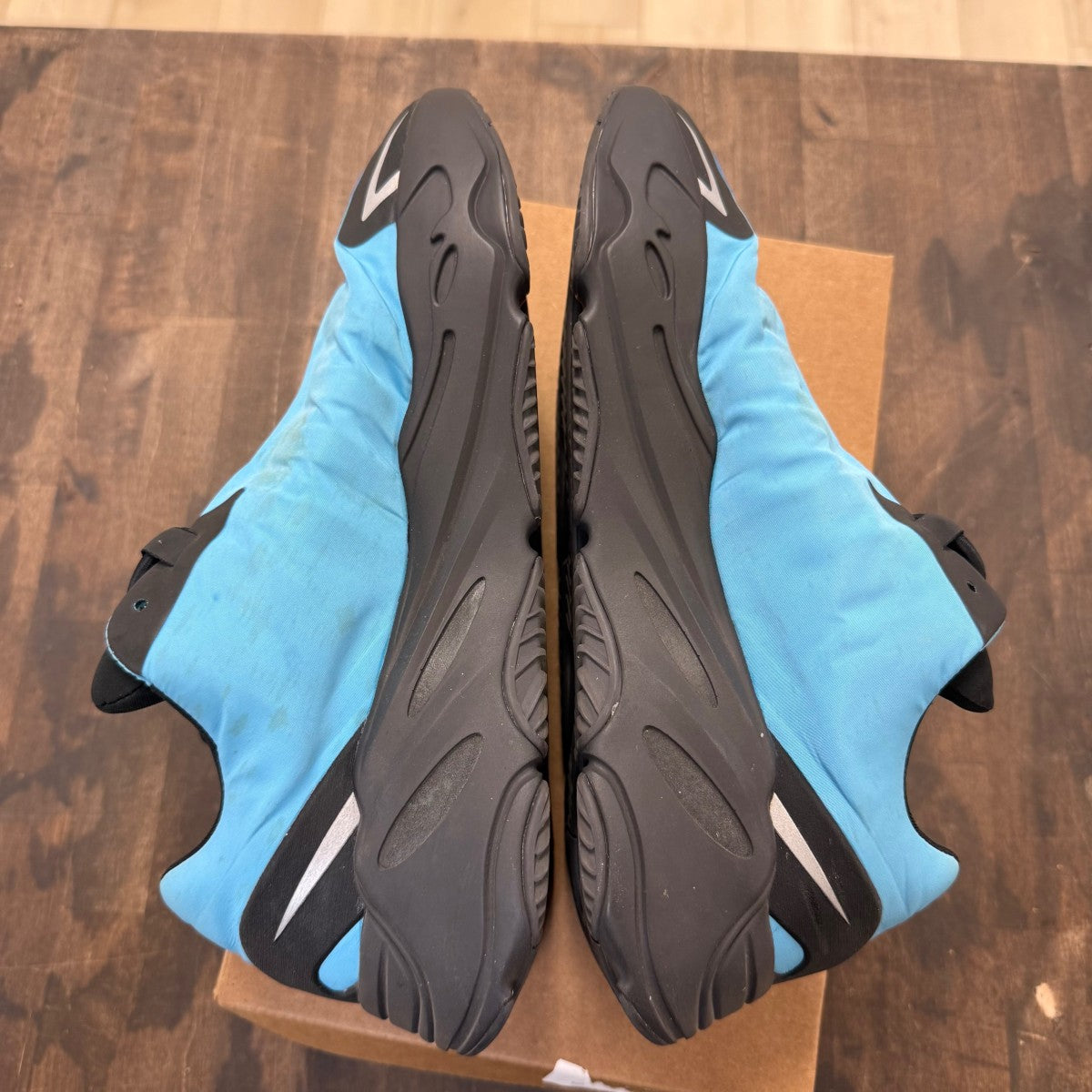 adidas Yeezy Boost 700 MNVN Bright Cyan Size 11 (Pre-Owned) - Image 5
