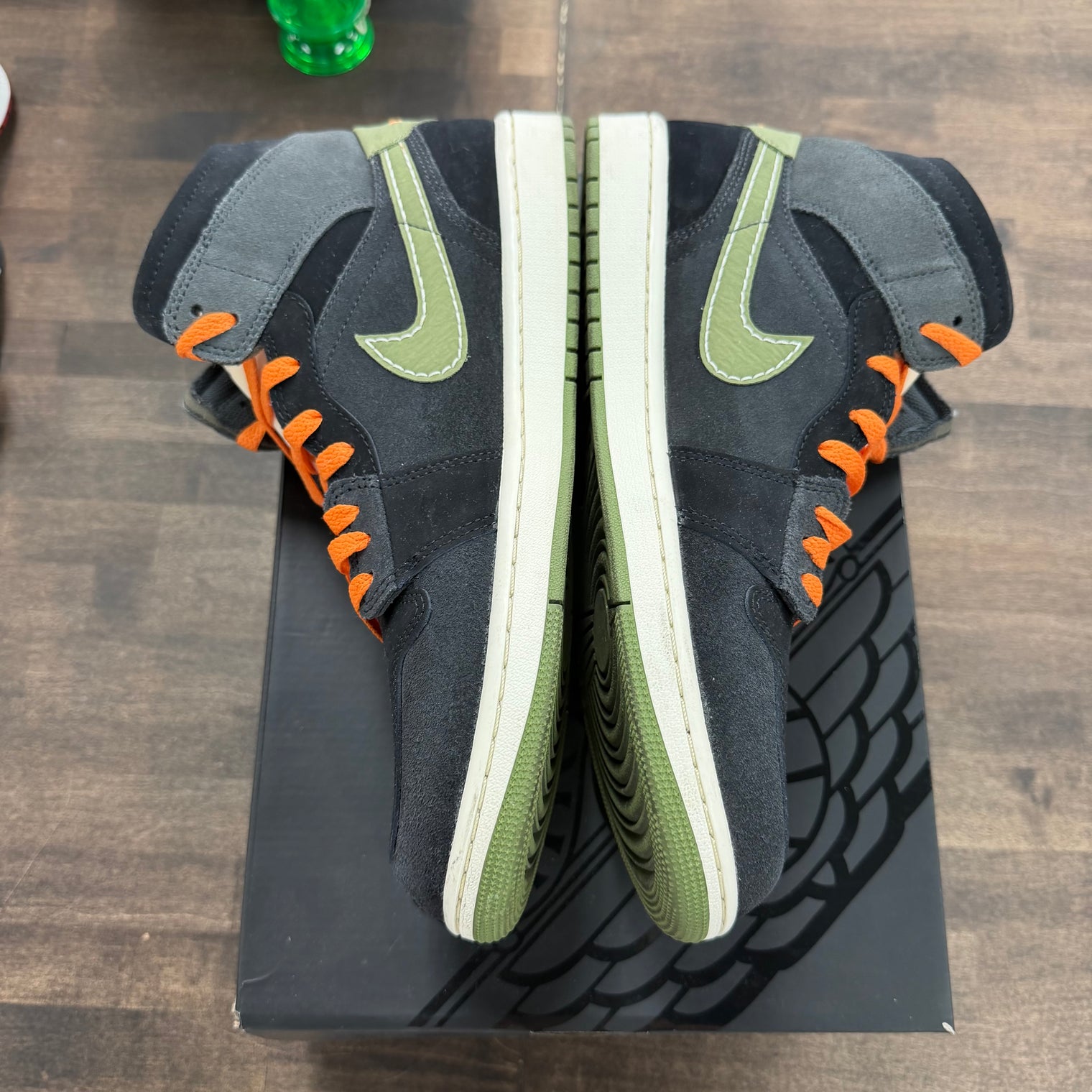 Anthracite Light Olive Jordan 1 Mid SE Craft (USED)