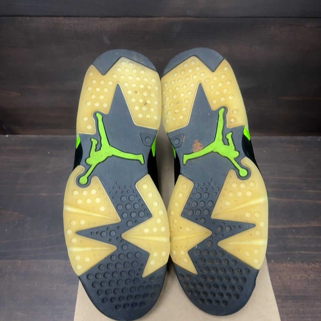 Jordan 6 Retro Electric Green Size 9.5 (Pre-Owned) - Image 6