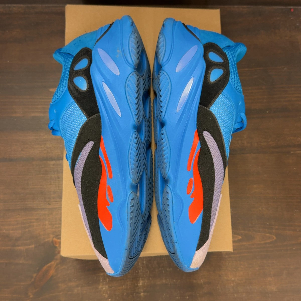 adidas Yeezy Boost 700 Hi-Res Blue Size 11 (Pre-Owned) - Image 4