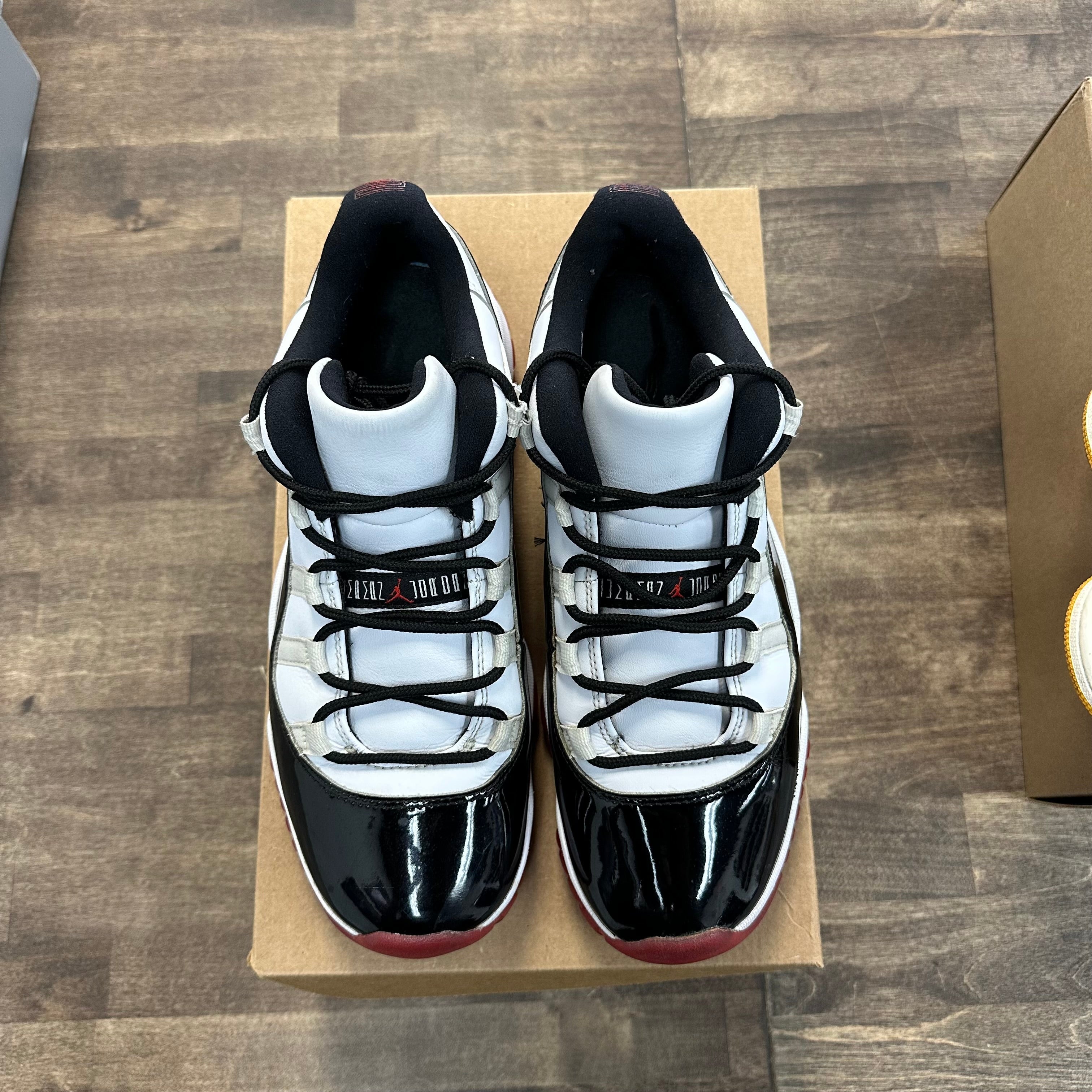 Jordan 11 Retro Low Concord Bred (US 9) (USED, No Box) Size 9 (Pre-Owned) - Image 2