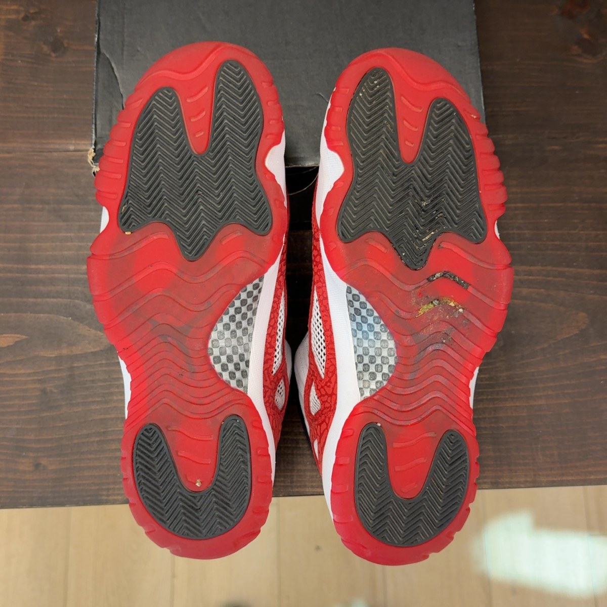 Jordan 11 Retro Low IE White Gym Red - Image 9