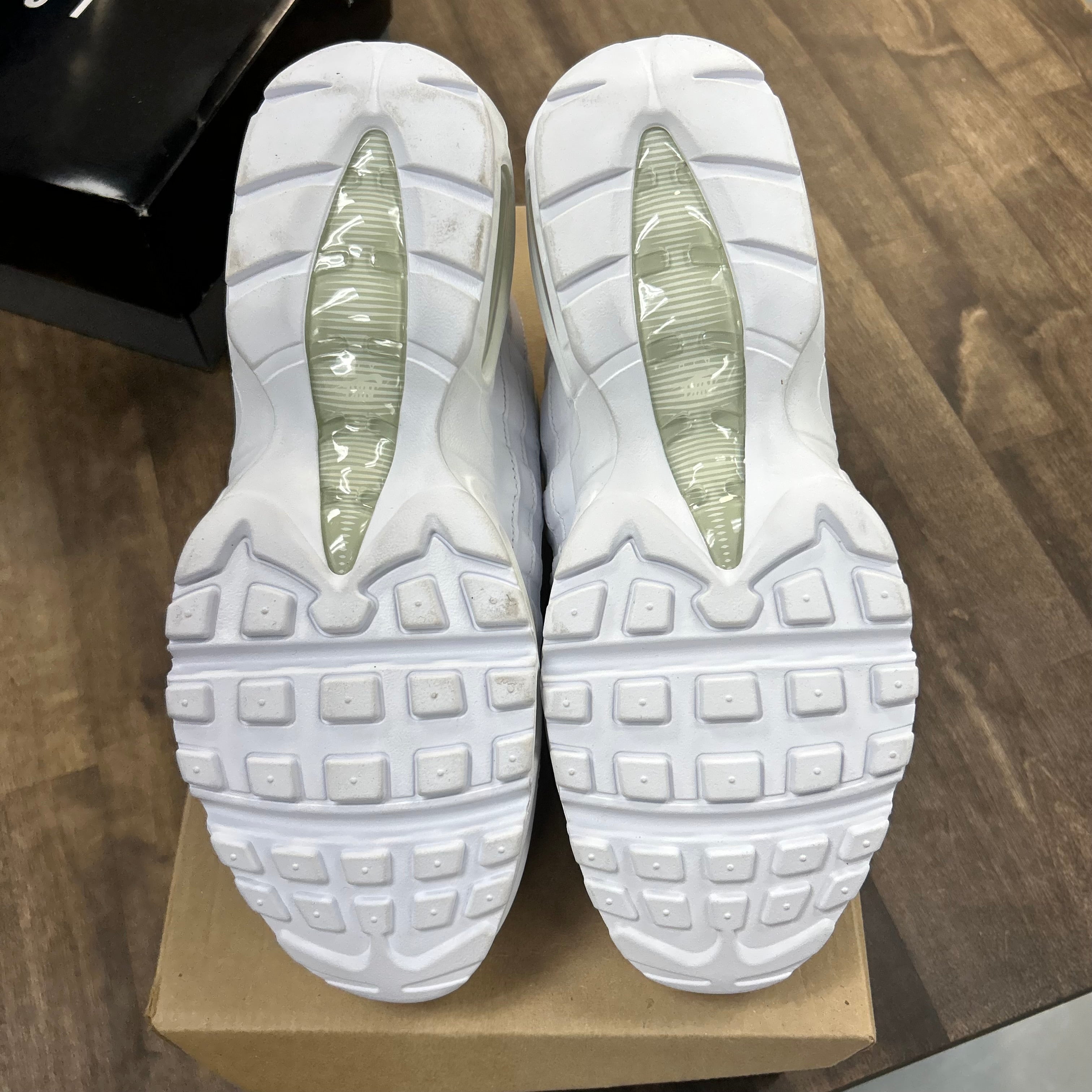 Nike White Grey Fog Air Max 95 Essential (Lightly Worn,No Box) Size 9.5 (Pre-Owned) - Image 5