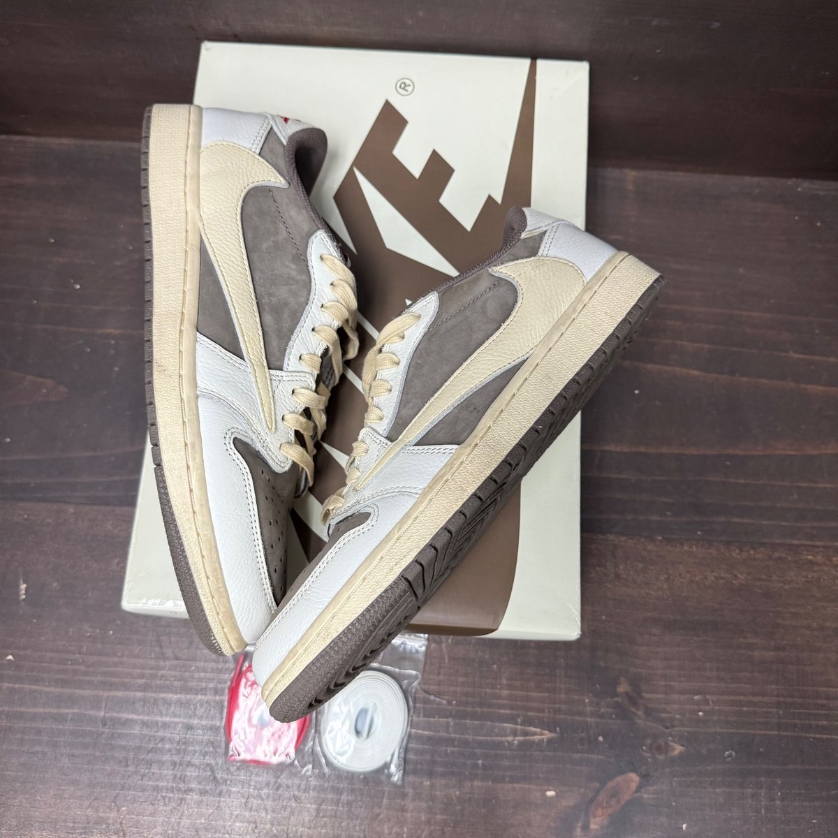 Jordan 1 Retro Low OG SP Travis Scott Reverse Mocha Size 9 (Pre-Owned) - tag