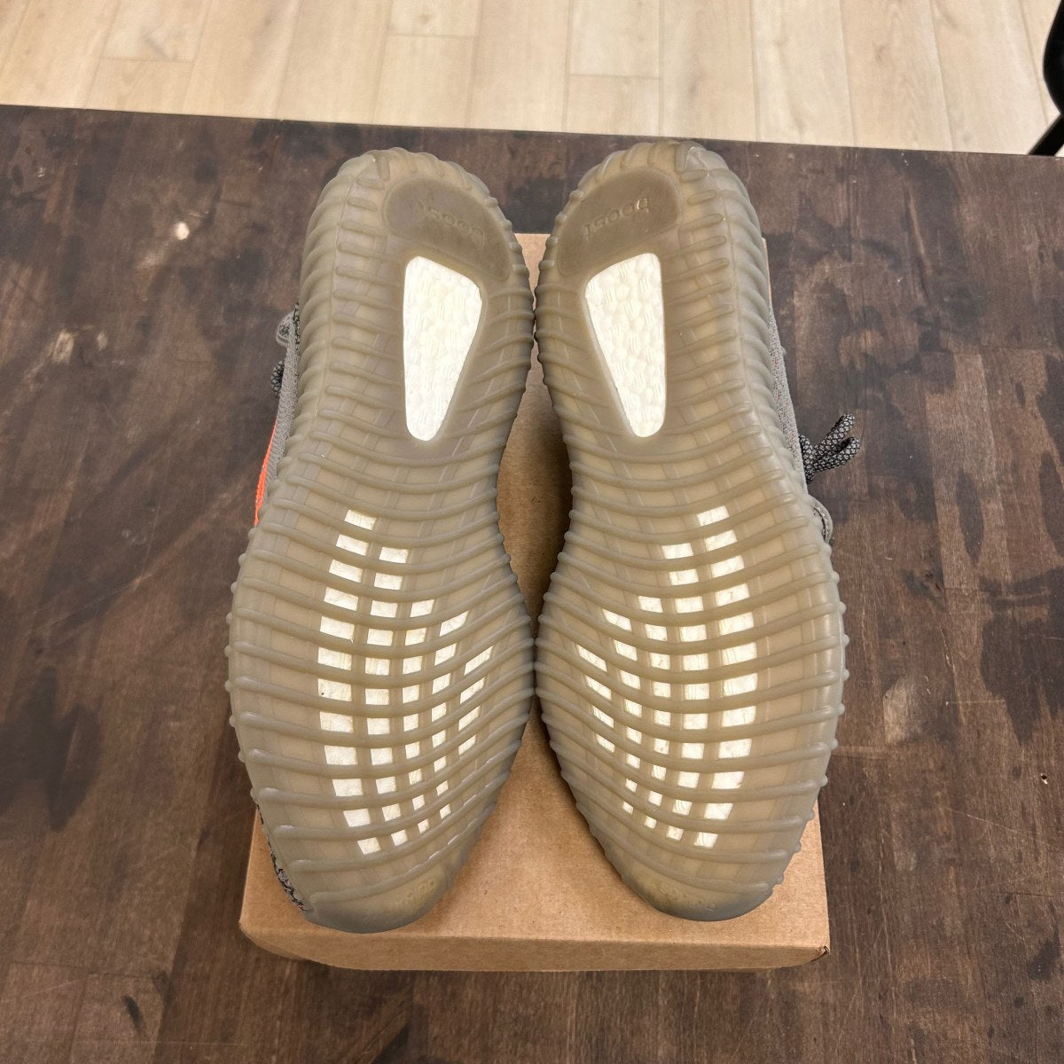 adidas Yeezy Boost 350 V2 Beluga Reflective Size 10.5 (Pre-Owned) - Image 5