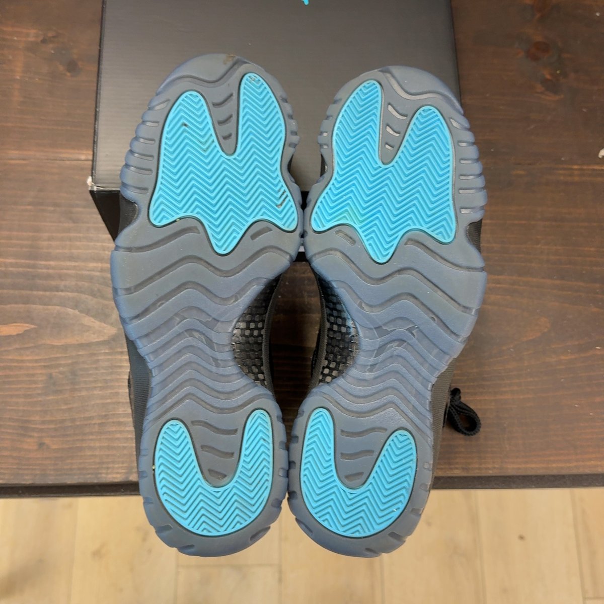 Jordan 11 Retro Gamma Blue (2025) Size 11.5 (Pre-Owned) - aux