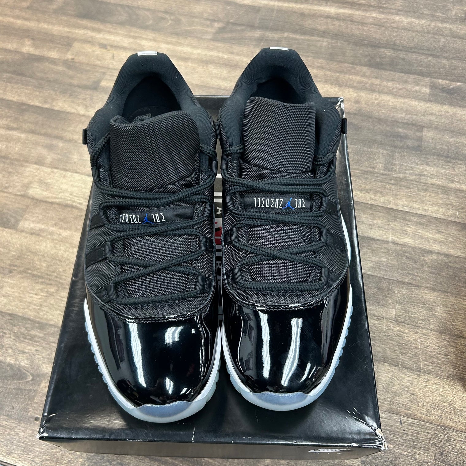 Space Jam Jordan 11 Retro Low (USED)