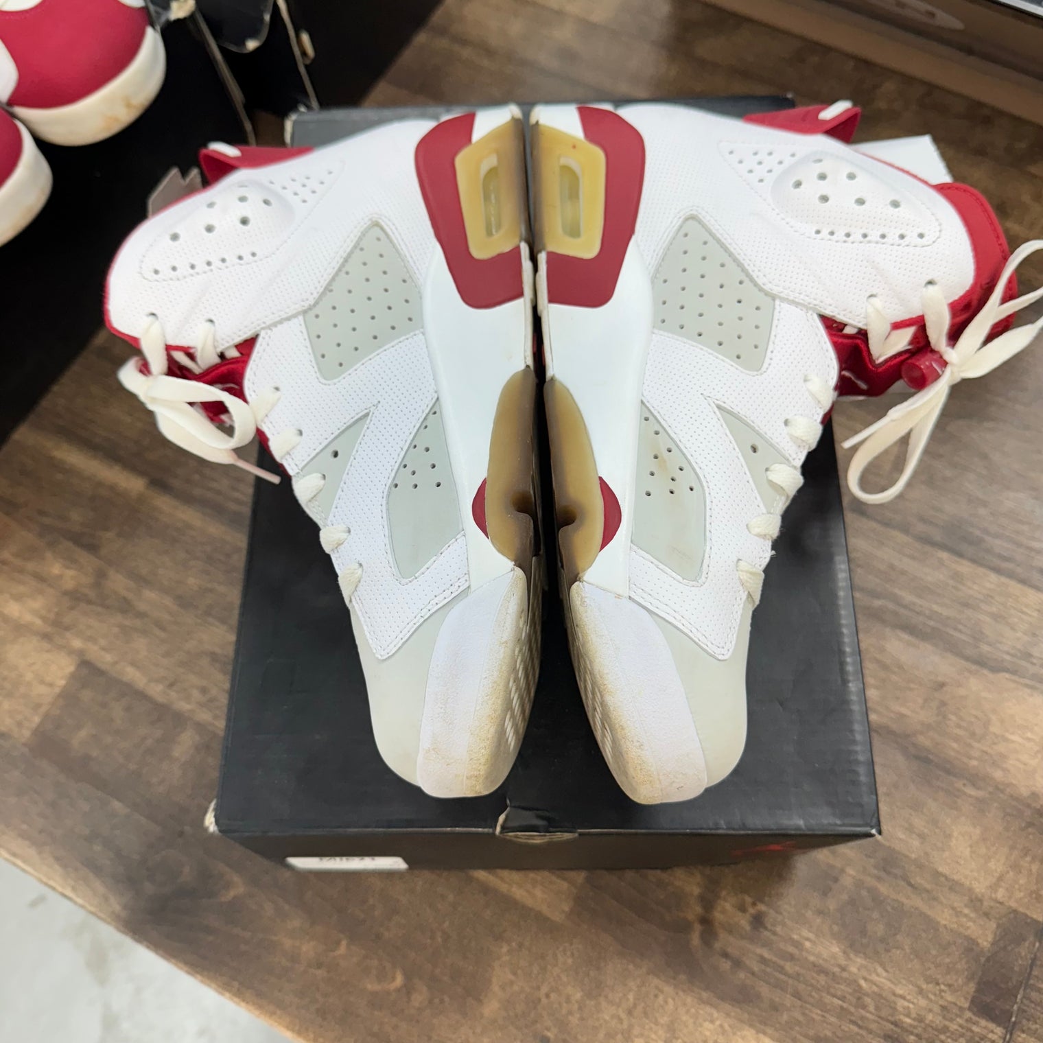 Alternate Hare Jordan 6 Retro (USED)