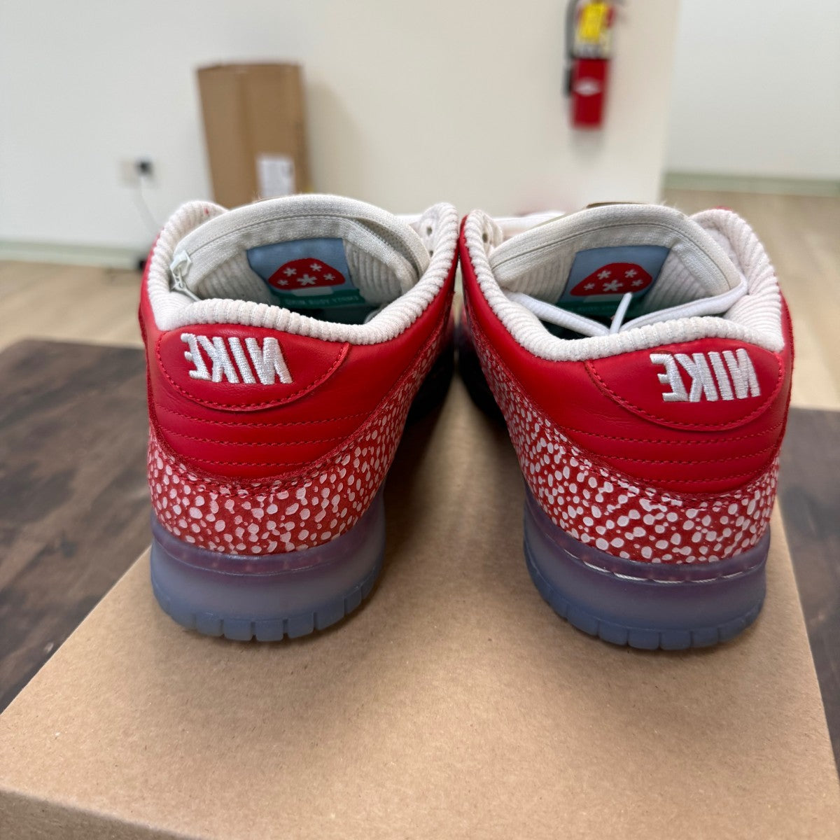 Nike SB Dunk Low Stingwater Magic Mushroom Size 9 (Pre-Owned) - Image 4