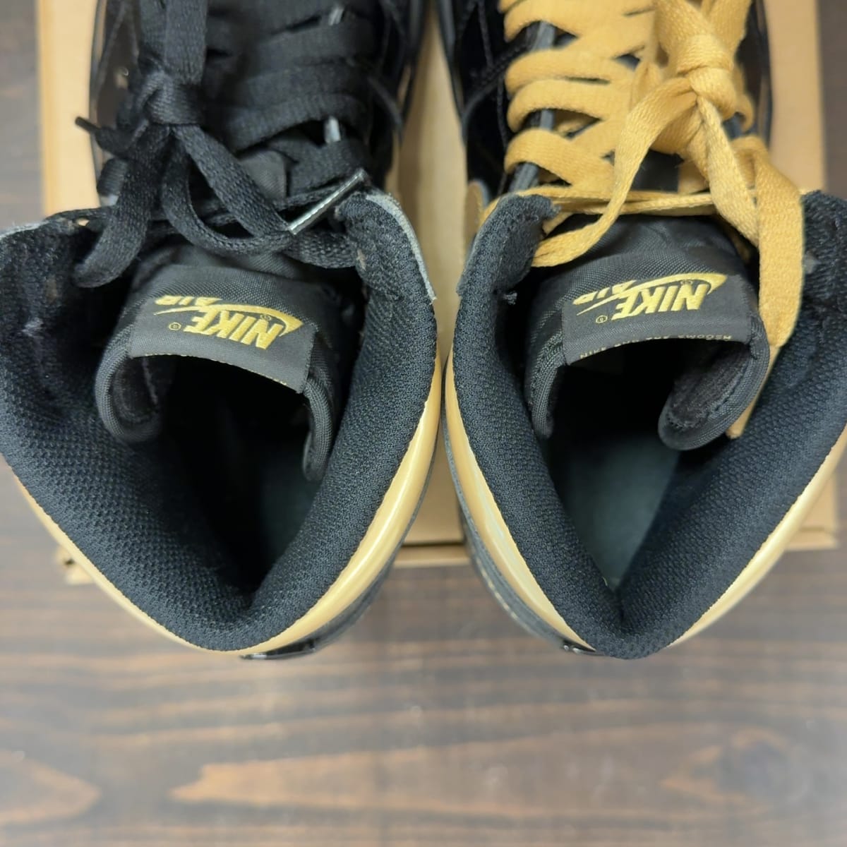 Jordan 1 Retro High Black Metallic Gold (2020) Size 8 (Pre-Owned) - aux