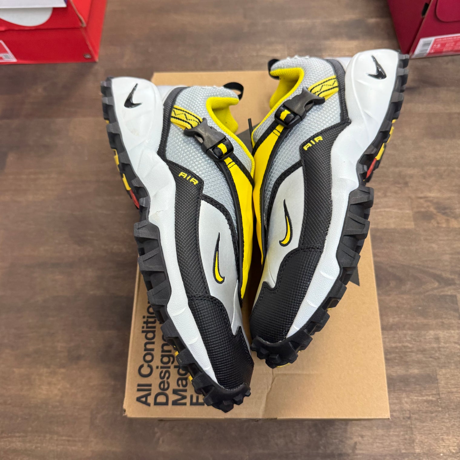 Nike ACG Phassad Yellow Zest Metallic Silver (USED)